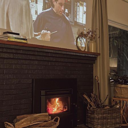 Harrys House Warburton - Peaceful Riverside Cottage In The Perfect Location Bagian luar foto