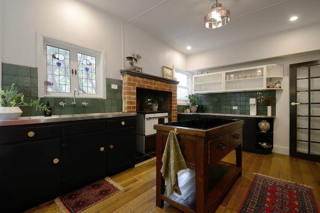 Harrys House Warburton - Peaceful Riverside Cottage In The Perfect Location Bagian luar foto