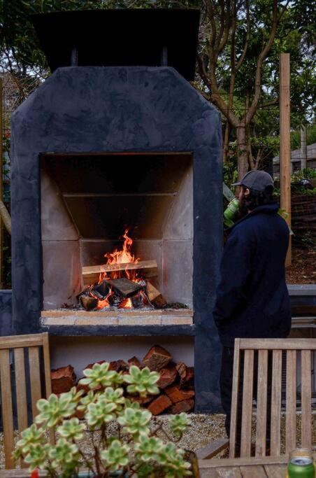 Harrys House Warburton - Peaceful Riverside Cottage In The Perfect Location Bagian luar foto