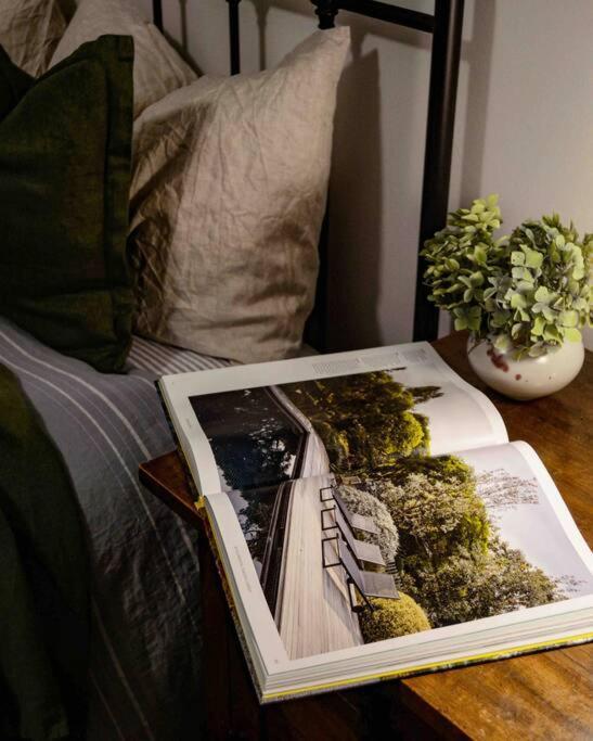 Harrys House Warburton - Peaceful Riverside Cottage In The Perfect Location Bagian luar foto