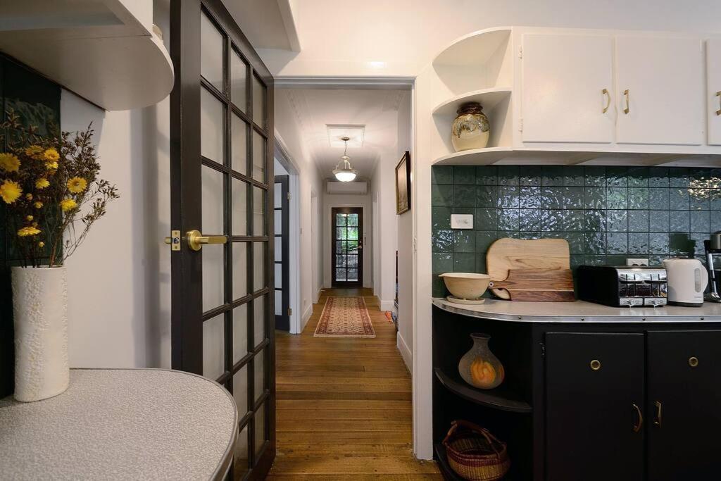 Harrys House Warburton - Peaceful Riverside Cottage In The Perfect Location Bagian luar foto
