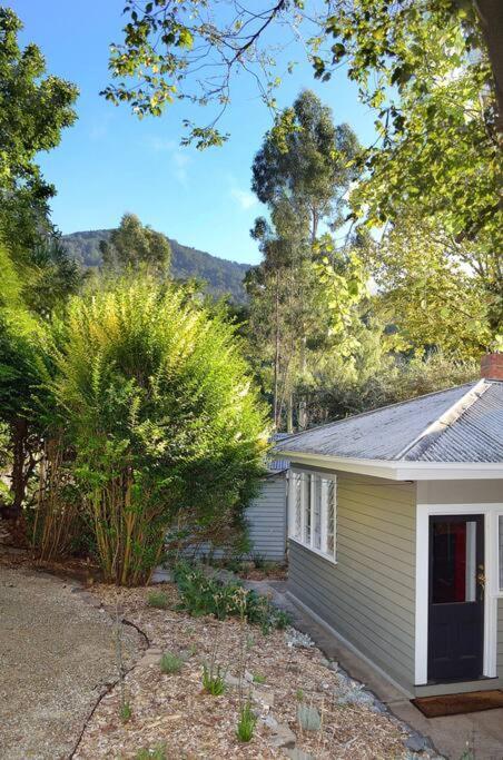 Harrys House Warburton - Peaceful Riverside Cottage In The Perfect Location Bagian luar foto