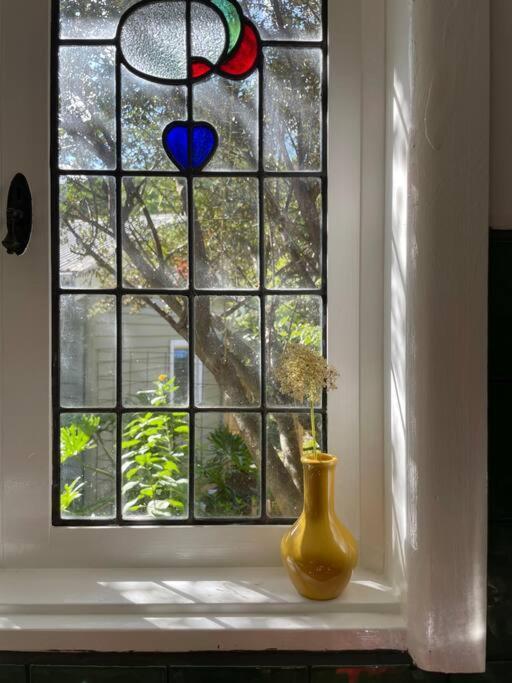 Harrys House Warburton - Peaceful Riverside Cottage In The Perfect Location Bagian luar foto