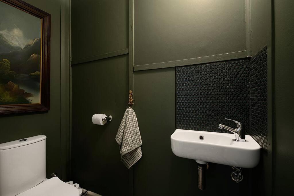 Harrys House Warburton - Peaceful Riverside Cottage In The Perfect Location Bagian luar foto