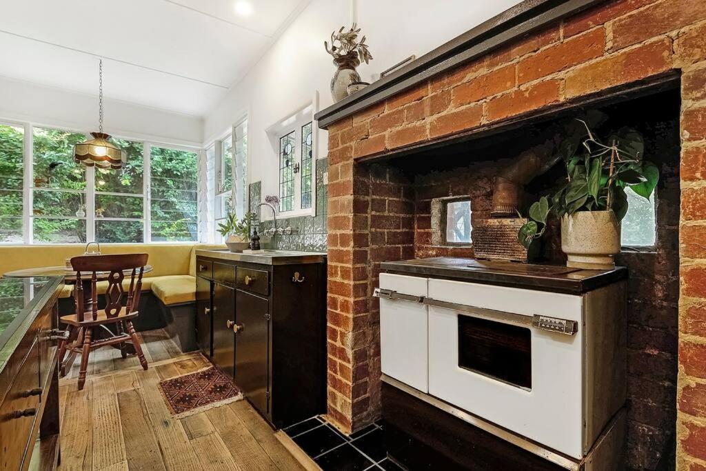 Harrys House Warburton - Peaceful Riverside Cottage In The Perfect Location Bagian luar foto