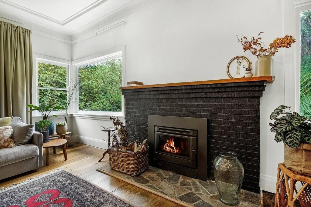 Harrys House Warburton - Peaceful Riverside Cottage In The Perfect Location Bagian luar foto