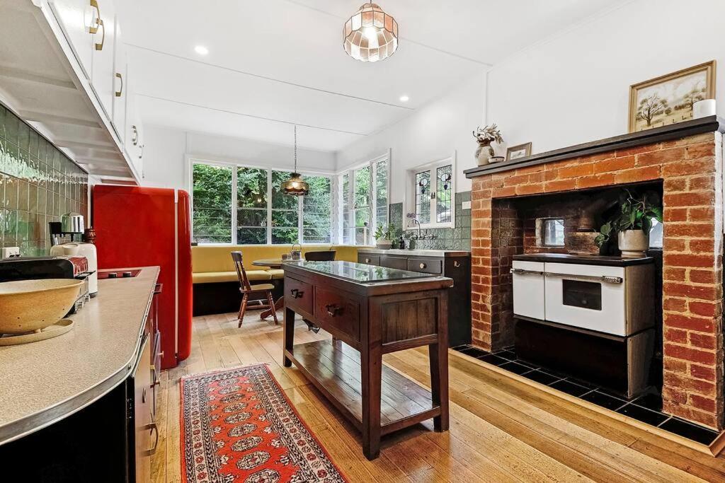 Harrys House Warburton - Peaceful Riverside Cottage In The Perfect Location Bagian luar foto