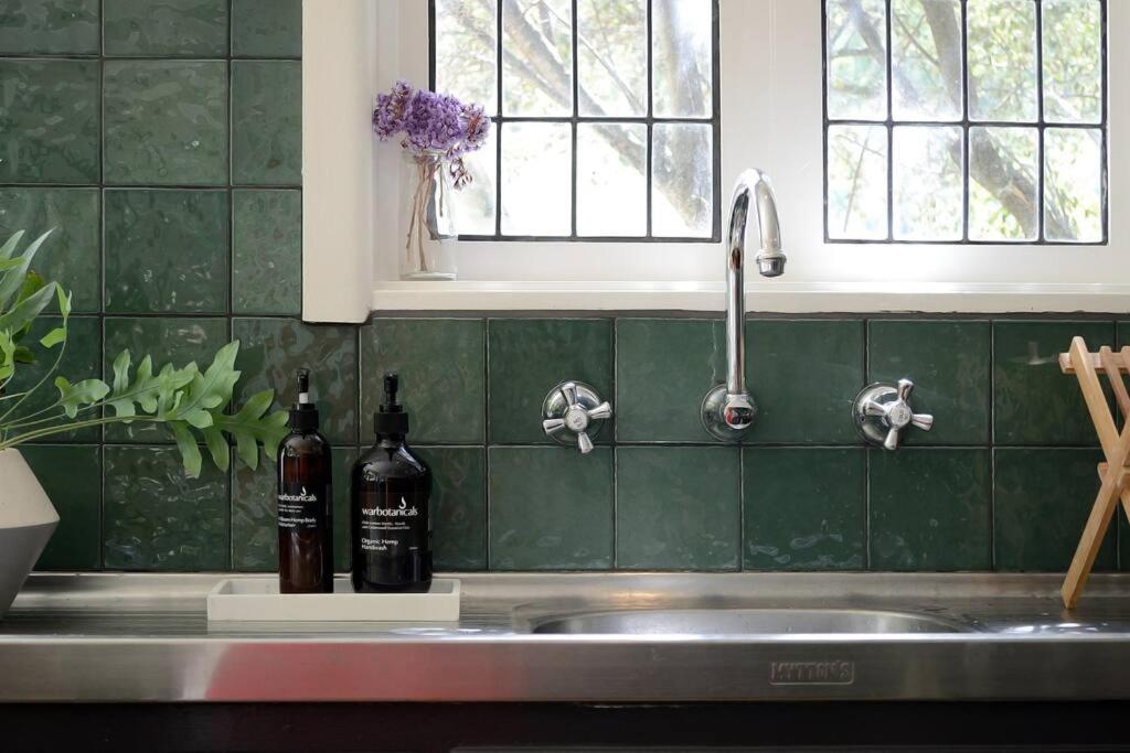 Harrys House Warburton - Peaceful Riverside Cottage In The Perfect Location Bagian luar foto